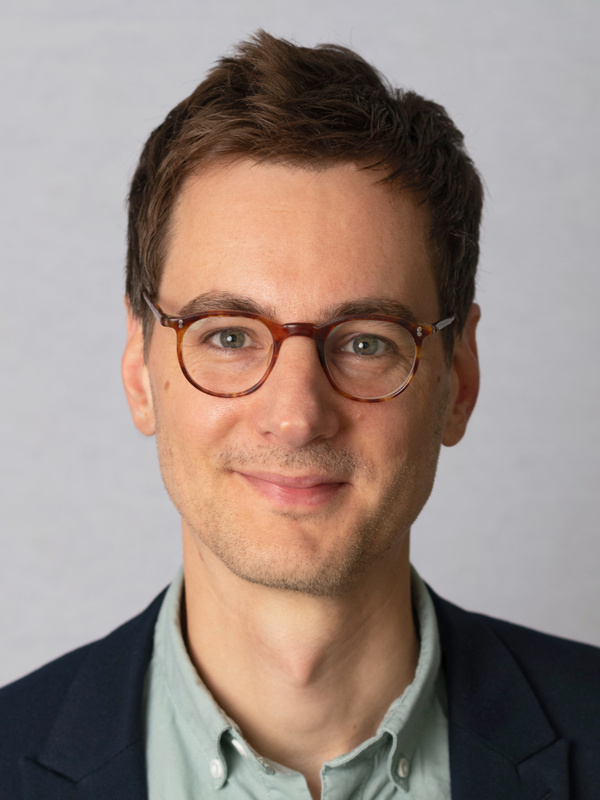 Dr Dirk Paul